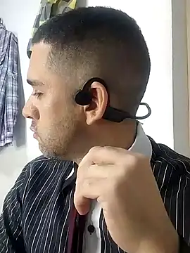 Snapshot of CRISTHIAN_GREY01 chatting on January 24, 4:39 pm CRISTHIAN GREY01 online show from January 24, 4:39 pm