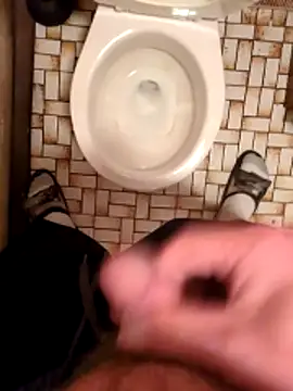 Snapshot of Cuminmyhands90 chatting on March 1, 8:16 am Cuminmyhands90 online show from March 1, 8:16 am