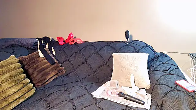 snowpanter online show from March 18, 8:03 am