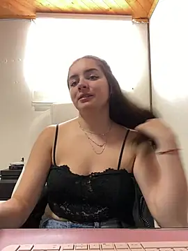 imlindapink online show from February 6, 2:37 pm