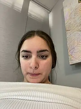 imlindapink online show from February 13, 5:01 pm