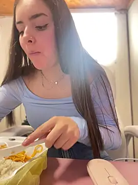 imlindapink online show from February 15, 6:33 pm