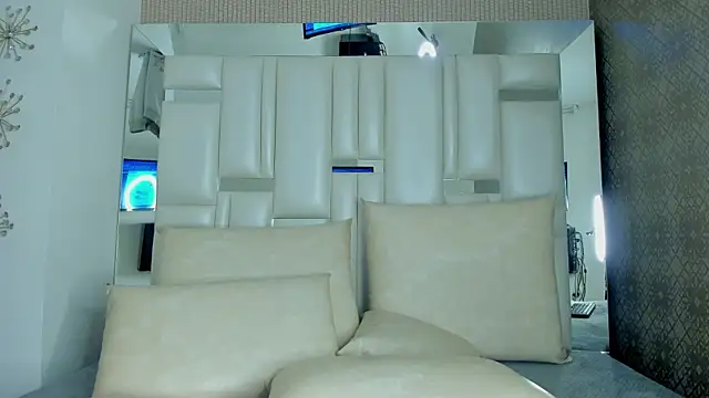 Valery Foxx  online show from December 14, 9:51 am