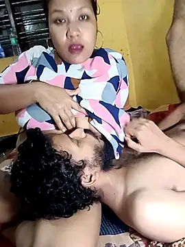 Radhikadavi879 online show from January 11, 8:10 pm