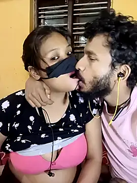 Radhikadavi879 online show from January 23, 7:07 pm