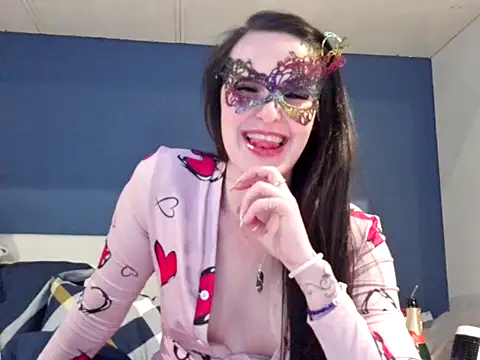 Snapshot of LexiSnowUK chatting on January 2, 8:35 pm LexiSnowUK online show from January 2, 8:35 pm