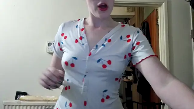 Snapshot of LexiSnowUK chatting on March 19, 5:50 pm LexiSnowUK online show from March 19, 5:50 pm