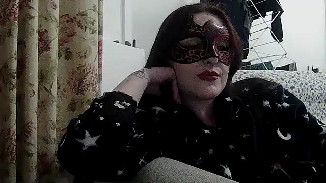 LexiSnowUK online show from April 21, 8:23 pm