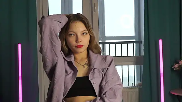 norakisses online show from December 5, 7:05 am