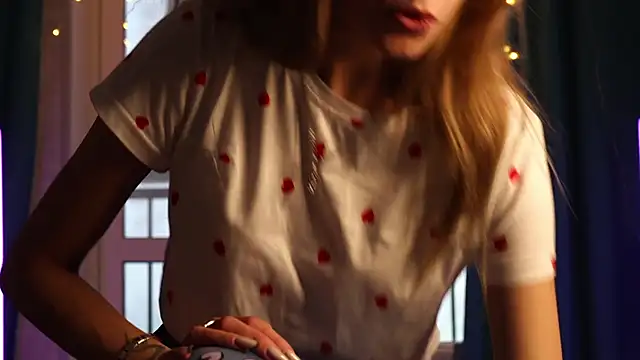 norakisses online show from December 27, 10:01 am