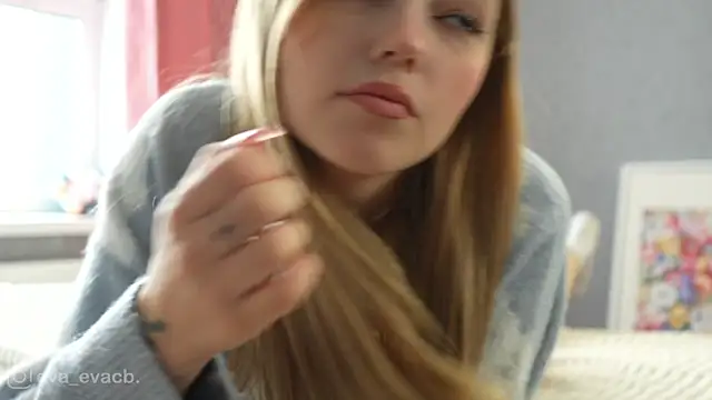 norakisses online show from March 6, 9:58 am