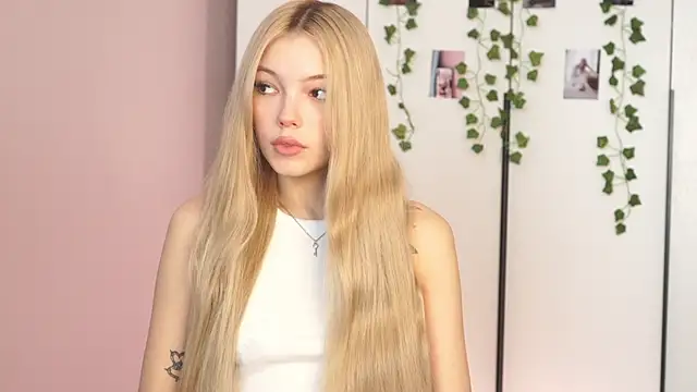norakisses online show from April 30, 8:09 am