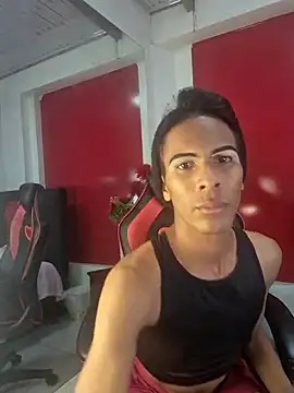 Snapshot of Strella_ferrera chatting on March 1, 2:48 am Strella ferrera online show from March 1, 2:48 am