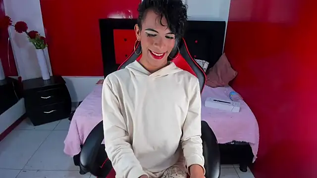 Snapshot of Strella_ferrera chatting on March 4, 4:27 am Strella ferrera online show from March 4, 4:27 am