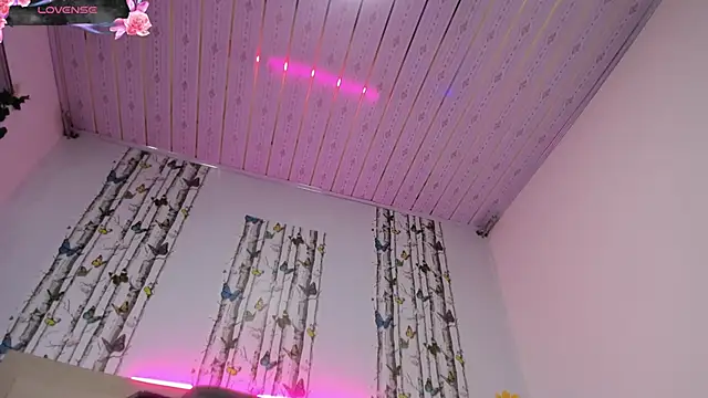 Snapshot of Strella_ferrera chatting on September 30, 2:33 pm Strella ferrera online show from September 30, 2:33 pm