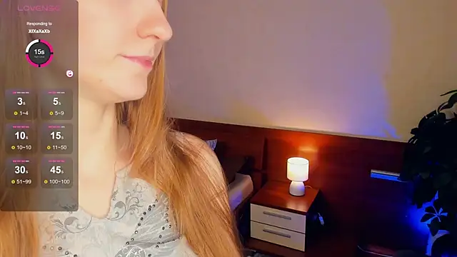 Snapshot of EsmaCarll chatting on December 6, 1:29 am EsmaCarll online show from December 6, 1:29 am