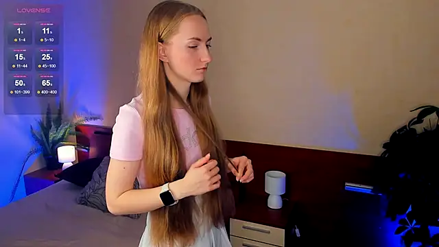 Snapshot of EsmaCarll chatting on December 6, 9:02 pm EsmaCarll online show from December 6, 9:02 pm