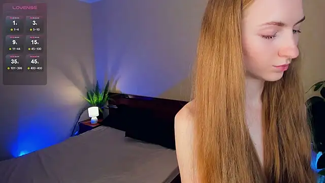 Snapshot of EsmaCarll chatting on December 26, 2:44 am EsmaCarll online show from December 26, 2:44 am