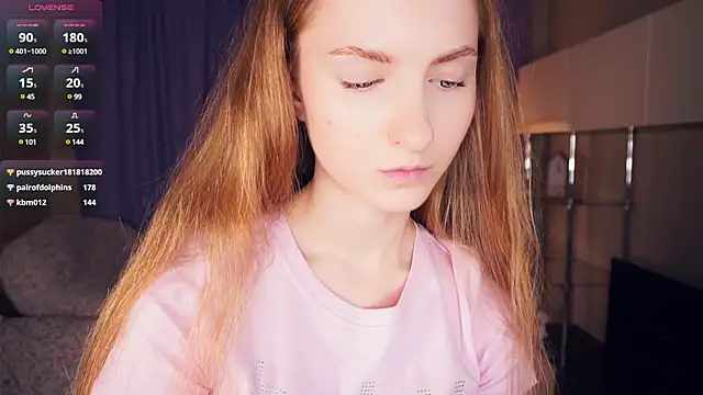 Snapshot of EsmaCarll chatting on January 11, 2:20 am EsmaCarll online show from January 11, 2:20 am