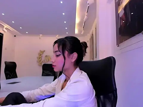 NairobiLee online show from February 8, 11:44 am