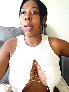 IsabellaaSmith online show from February 13, 3:24 pm