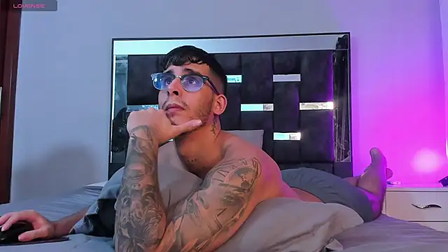 iamcamiloo  online show from March 5, 9:48 pm