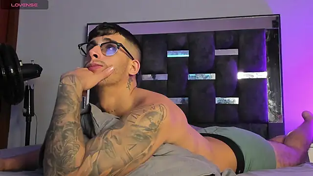 iamcamiloo  online show from March 18, 3:53 am