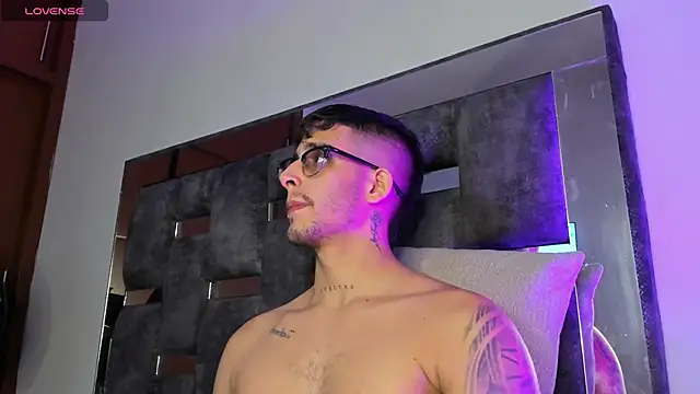 iamcamiloo  online show from March 19, 6:57 am