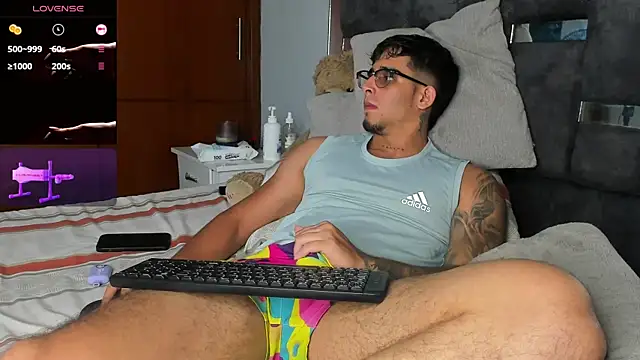 iamcamiloo  online show from September 18, 5:31 am