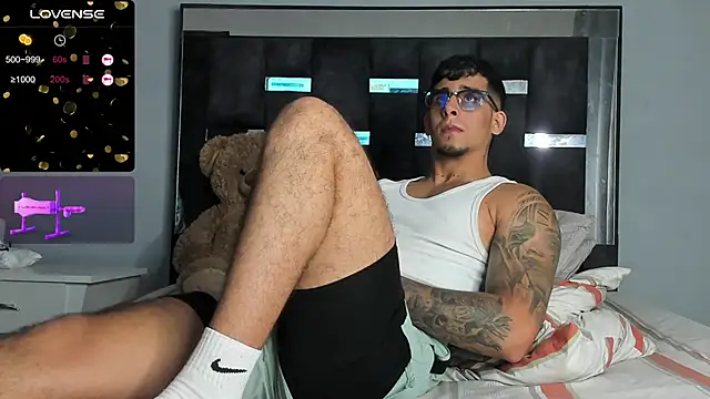 iamcamiloo  online show from November 11, 4:12 am