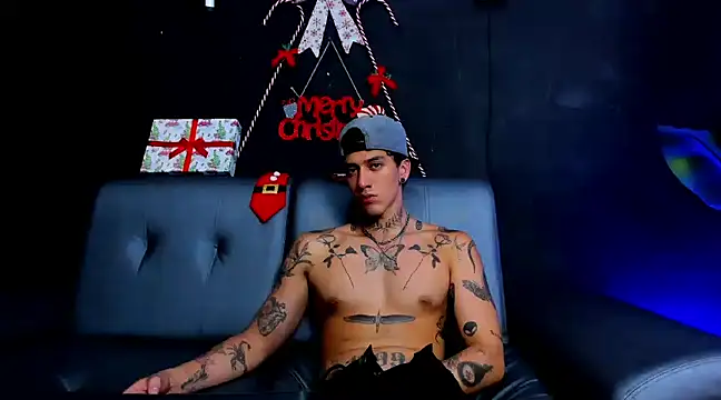 JUSTIN FULLER1 online show from December 7, 4:58 pm