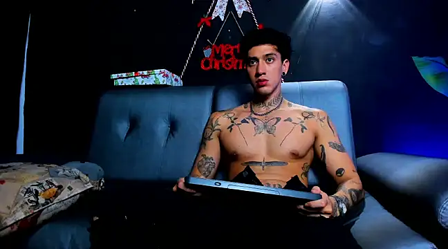 JUSTIN FULLER1 online show from December 17, 11:05 pm