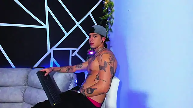 JUSTIN FULLER1 online show from February 2, 11:32 pm