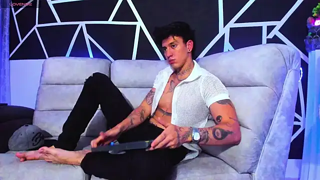 JUSTIN FULLER1 online show from February 4, 1:02 am