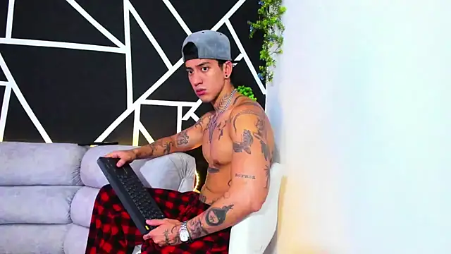 JUSTIN FULLER1 online show from February 6, 3:20 pm