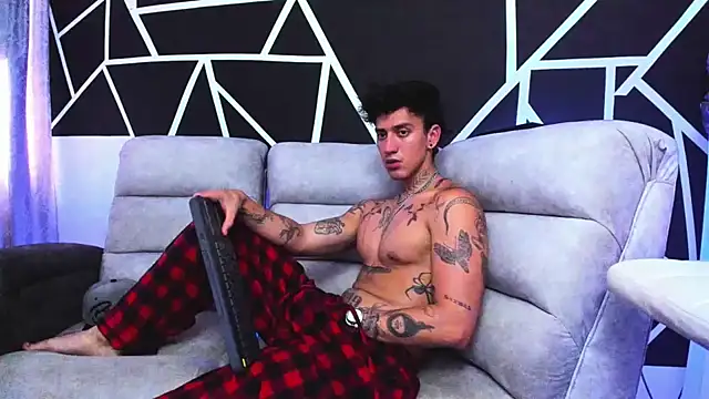 JUSTIN FULLER1 online show from February 9, 8:24 pm