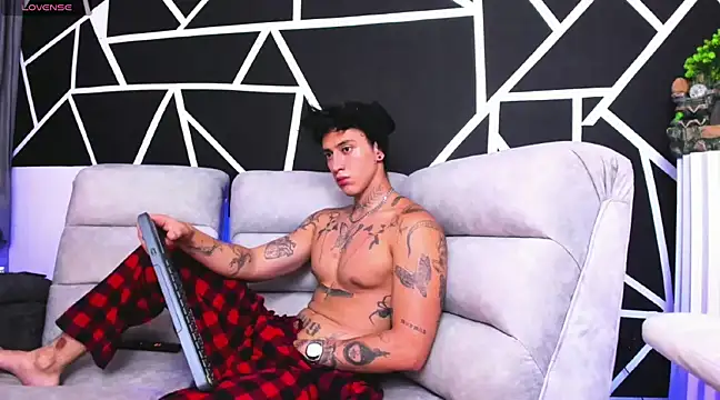 JUSTIN FULLER1 online show from February 15, 10:31 pm