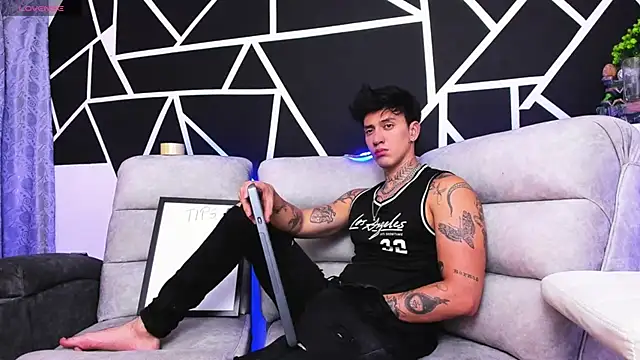 JUSTIN FULLER1 online show from February 27, 12:10 am