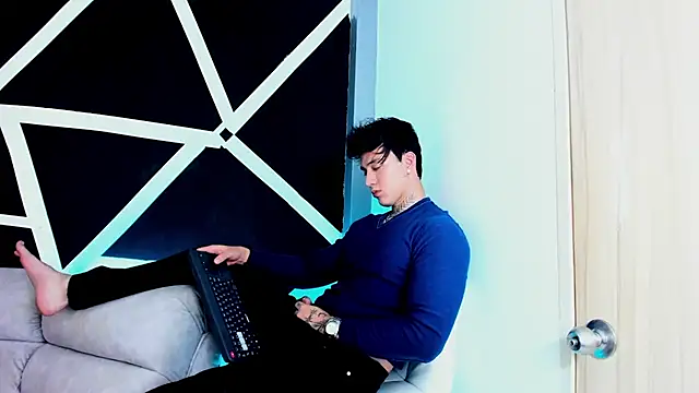 JUSTIN FULLER1 online show from September 19, 12:45 am