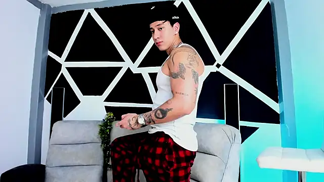 JUSTIN FULLER1 online show from October 16, 6:09 pm