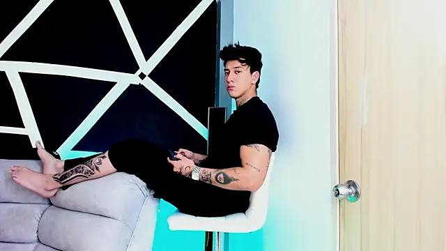 JUSTIN FULLER1 online show from October 19, 3:45 pm