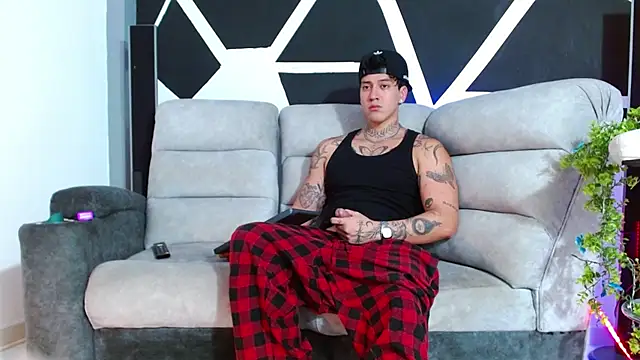 JUSTIN FULLER1 online show from November 19, 4:51 pm