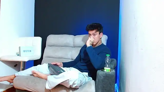 JUSTIN FULLER1 online show from February 18, 11:33 pm