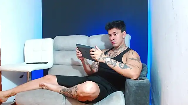 JUSTIN FULLER1 online show from February 28, 6:42 pm