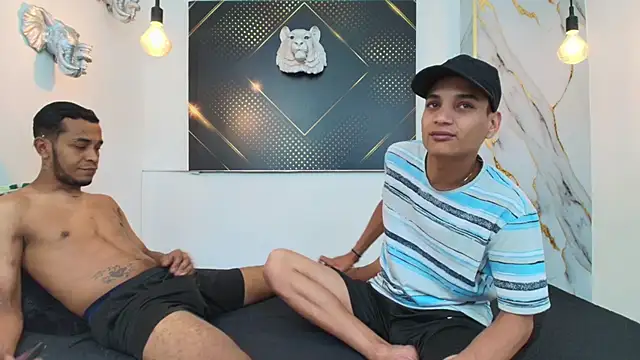 Snapshot of JordanAndAndrew chatting on October 24, 8:05 pm JordanAndAndrew online show from October 24, 8:05 pm