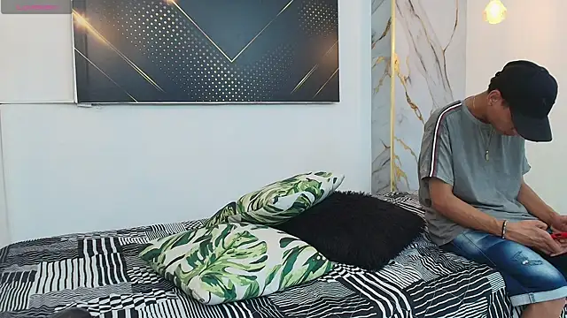 Snapshot of JordanAndAndrew chatting on November 8, 8:18 pm JordanAndAndrew online show from November 8, 8:18 pm