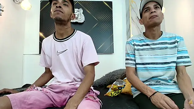 JordanAndAndrew online show from December 15, 10:25 pm