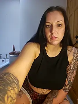Snapshot of Meganroxtattoo chatting on September 19, 4:03 am Meganroxtattoo online show from September 19, 4:03 am