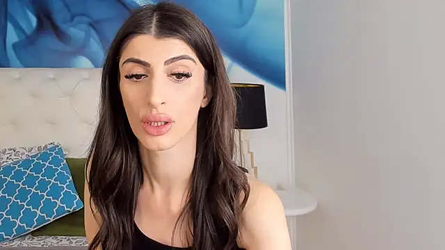 SkinnyDolly online show from February 15, 8:01 pm