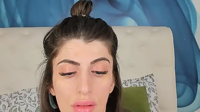 SkinnyDolly online show from December 22, 3:14 am